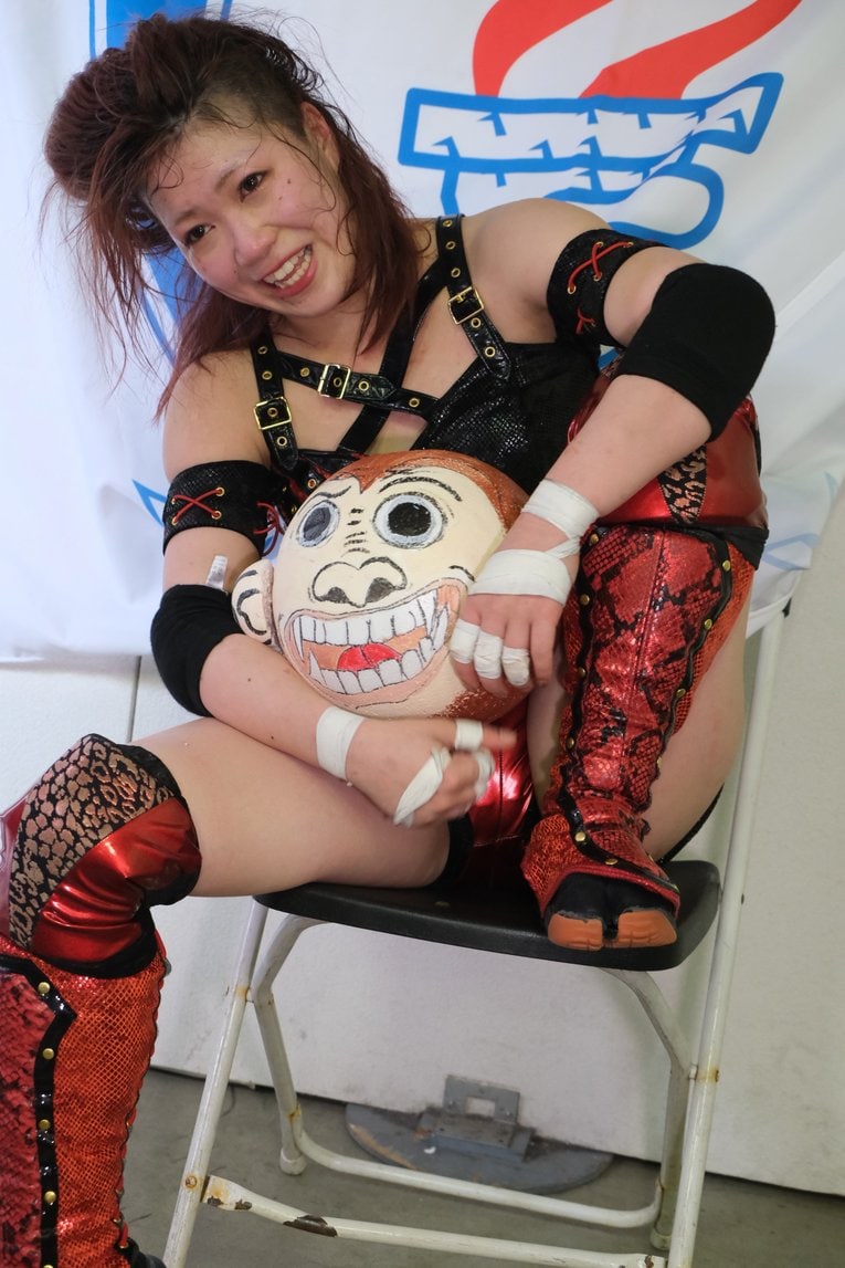 「いつか、傷だらけの背中でウェディングドレスを」 18歳の女子レスラー・鈴季すずが大流血を「嬉しい」と語る理由(71)