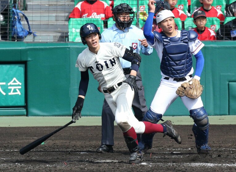 16歳の山田健太。２年春のセンバツ大会でホームランを放った　©︎SANKEI SHIMBUN