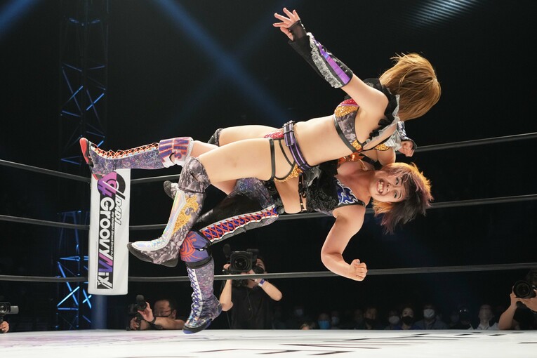 一発逆転の投げを桜井まいに見舞うMIRAI