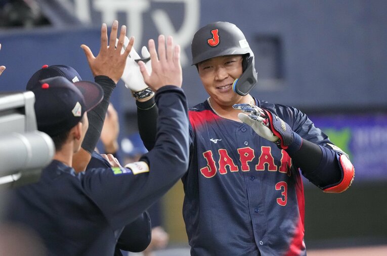 侍ジャパンとオランダの強化試合でホームランを放った大山悠輔。WBCに選出されそうな「3つの理由」とは？ ／ photograph by SANKEI SHIMBUN