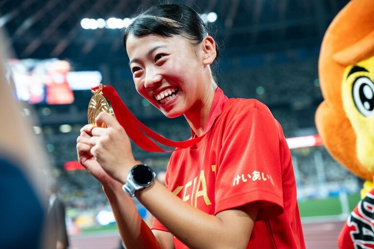 【2025日本選手権】金のライオンが描かれたメダルとともに　©Nanae Suzuki