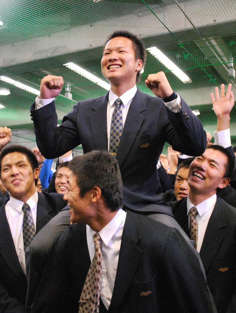 2011年のドラフト当日。楽天から2位指名を受けた釜田佳直（金沢高時代）　©JIJI PRESS