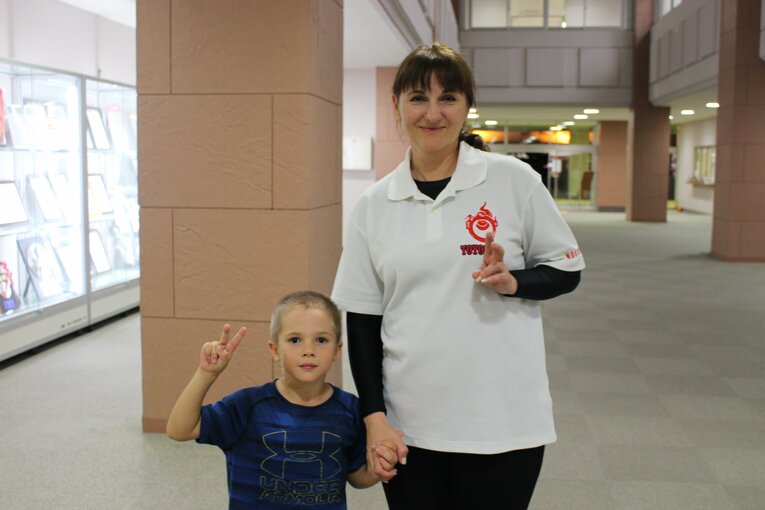 幼い弟たちも含め、家族も会見場に駆けつけた　©NumberWeb