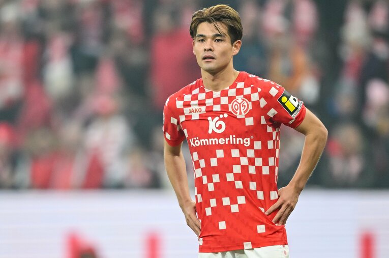 マインツで開幕から10試合連続でスタメン出場する佐野海舟（23歳） ／ photograph by Getty Images