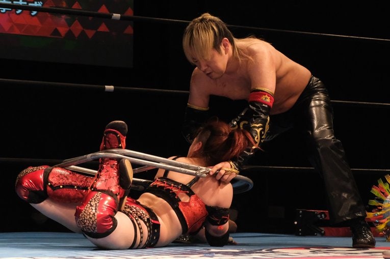 「いつか、傷だらけの背中でウェディングドレスを」 18歳の女子レスラー・鈴季すずが大流血を「嬉しい」と語る理由(34)