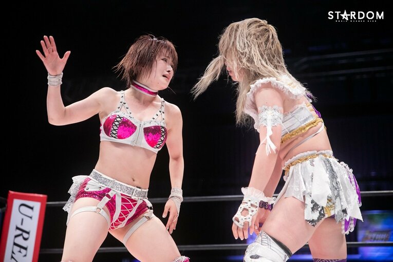 2021年4月、当時中野たむが保持していた「白いベルト」に挑戦したなつぽい　©STARDOM