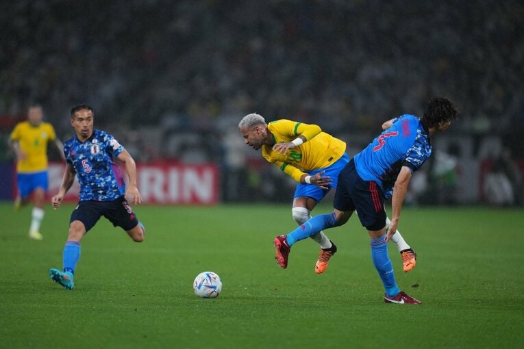 ネイマールとのマッチアップ　©JMPA