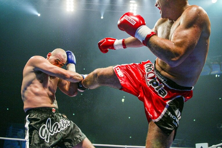 アーツのハイキック20連発。2002年5月のグラウベ・フェイトーザ戦（3枚目／全20枚）©Susumu Nagao