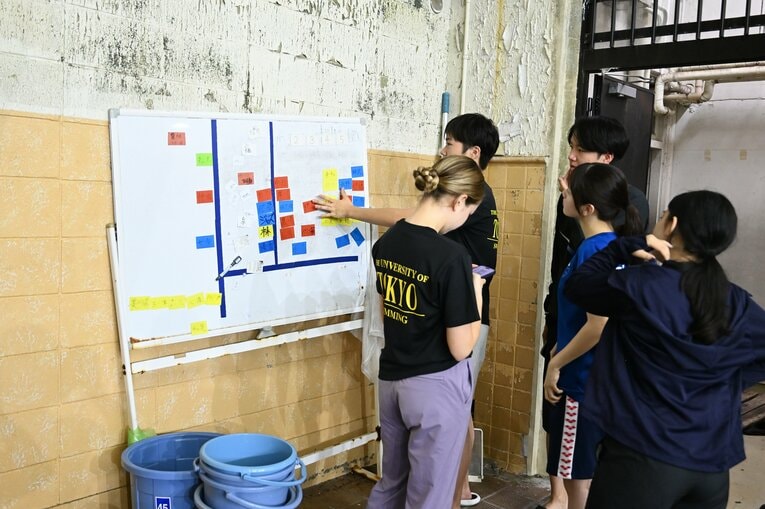 東大水泳部の練習風景　©Keiji Ishikawa