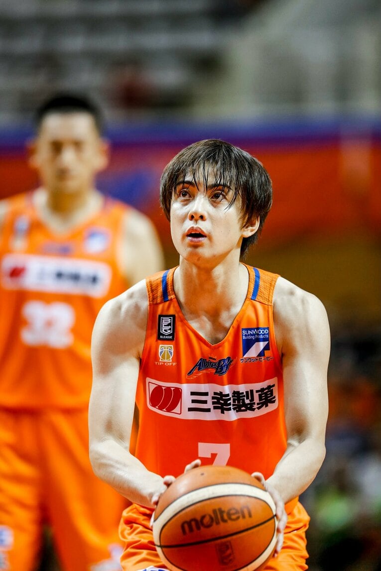 現在も新潟でプレーする“レジェンド”五十嵐圭も岡田を評価していた　©BUNGEISHUNJU