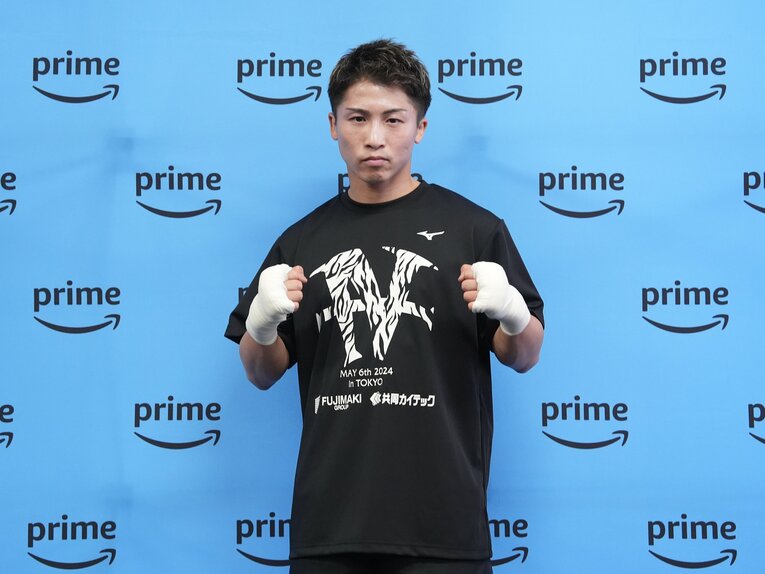 ポーズを決める井上尚弥　©Naoki Fukuda