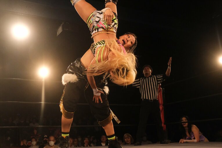 「あんまり胸を張って言えなくて…」悩んでいたAZMを受け入れた“5人のお姉ちゃん”との話…キャリア10周年「クソガキ全開で（笑）」(40)