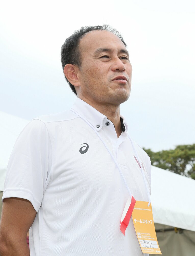 昨年6月に就任した花田勝彦駅伝監督。「（出雲では）トップ5以内に入りたい」とコメントしていたが…　©JIJI PRESS