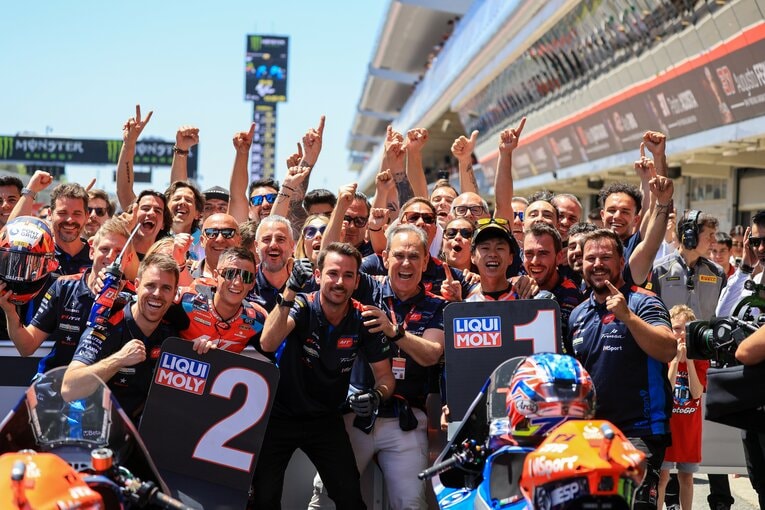 カタロニアで勝利し、ガルシアとともにワンツーフィニッシュを決めた小椋　©Satoshi Endo