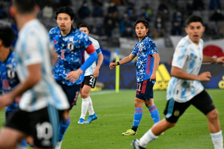 2戦連続でトップ下で起用された久保©JMPA