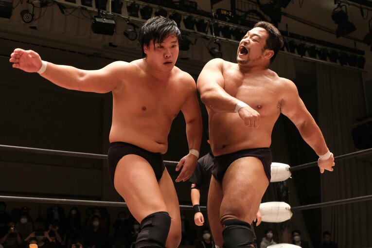 野村vs関本（クリックすると「この記事の写真」にとびます。流血等の過激な写真を含みますのでご注意ください）