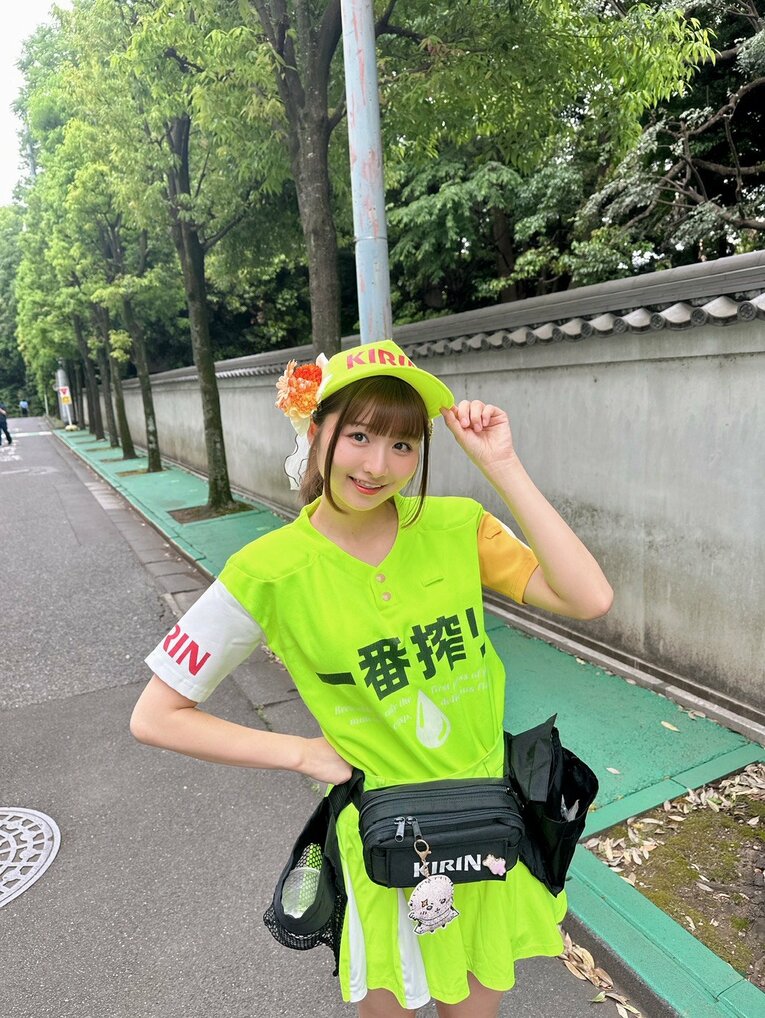 現役のビール売り子としても活動中の倉沢しえりさん。現在の担当はキリンの一番搾り【スワイプするとそのほかの写真もご覧になれます】　©本人提供