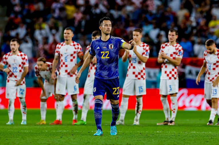 レキップ紙のルドルズ記者は吉田のリーダーシップを高く評価した ／ photograph by Kazuo Fukuchi/JMPA