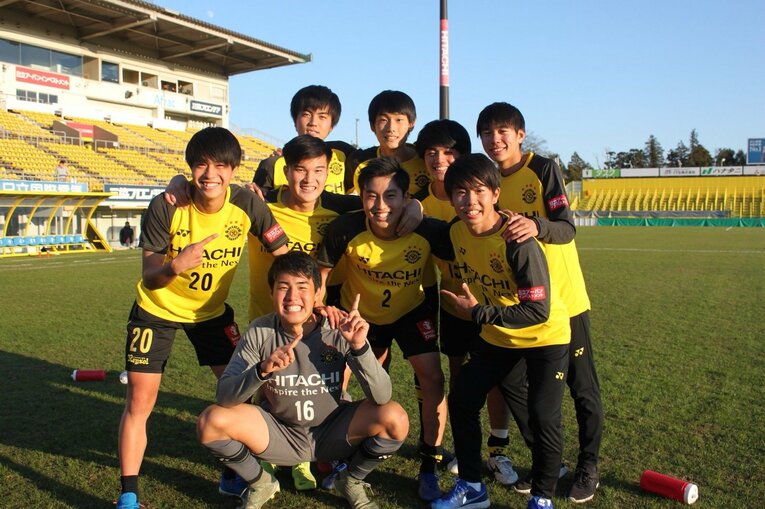 柏レイソルU-18時代。前列右が田村、一番左が戸田（写真／本人提供）