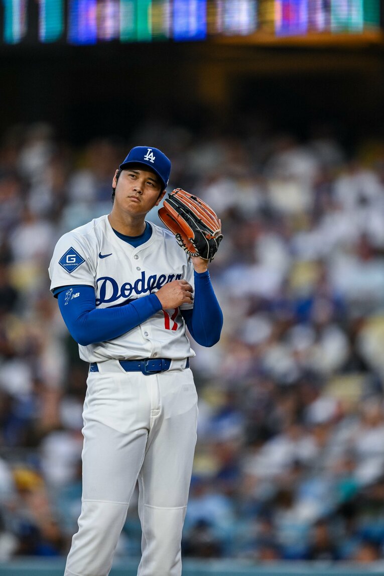 【Numberカメラマンが激写・大谷翔平の愛される日常2025年7月版：全100枚超】ピッチコム聞こえない…かな　©Nanae Suzuki