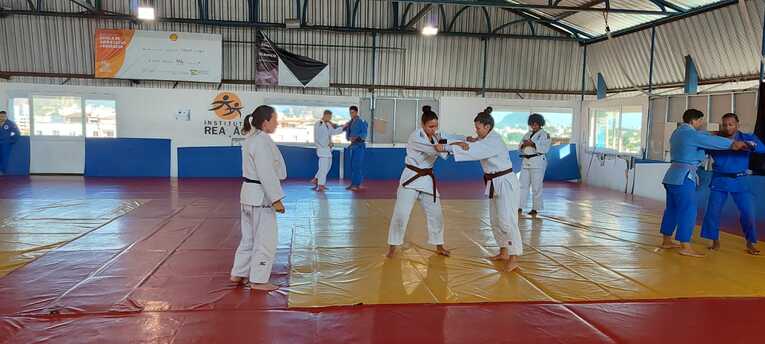 「ヒクソン・グレーシーとも親交があるんだ」日本人女性指導者が在籍…ブラジル柔道NGOの愛がスゴい「JUDOの哲学、精神性に魅せられた」(11)