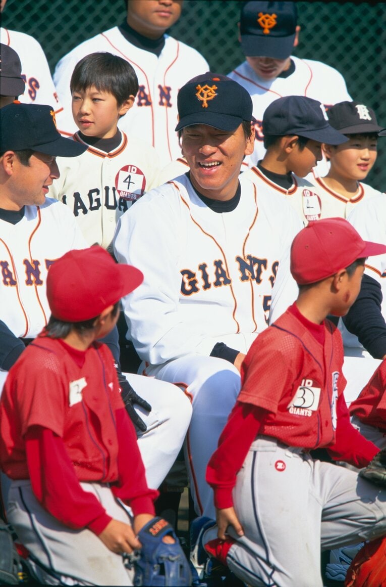 選手会主催の少年野球教室での松井秀喜（2001年撮影）　©BUNGEISHUNJU