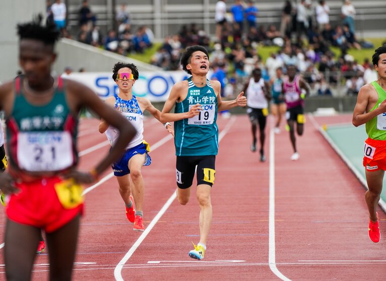 関カレ2部5000ｍで日本人2位となる6位に入った折田。先頭の留学生集団に果敢に勝負を挑むなど積極性も目立った　©︎Yuki Suenaga