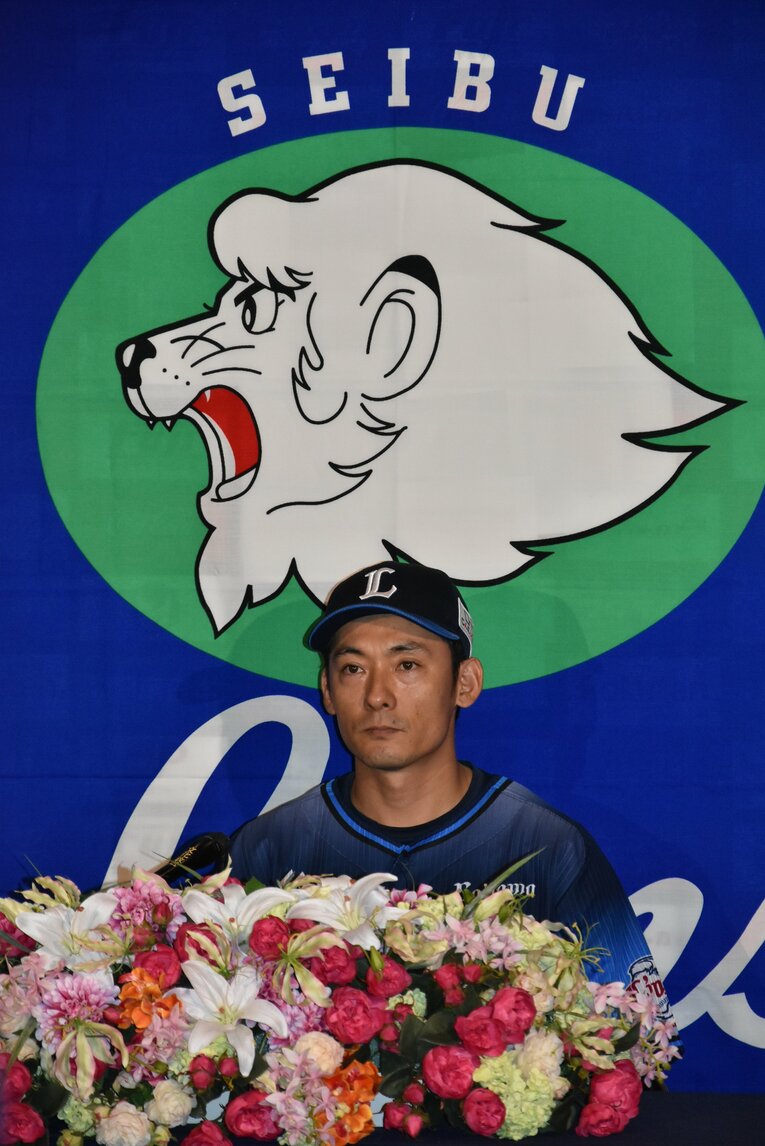 2000本安打達成後の会見（球団提供）