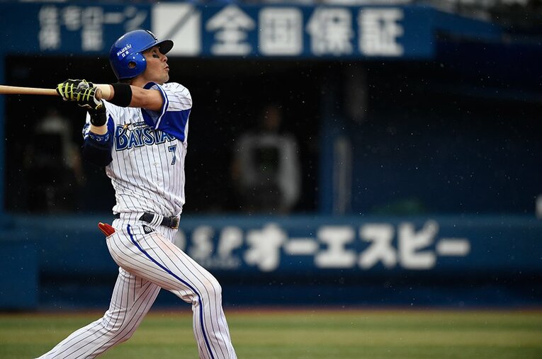 石川雄洋のプロ野球人生はベイスターズ一筋16年、横浜のファンたちに愛されてきた。これから新たな道を歩むことになる ／ photograph by Naoya Sanuki