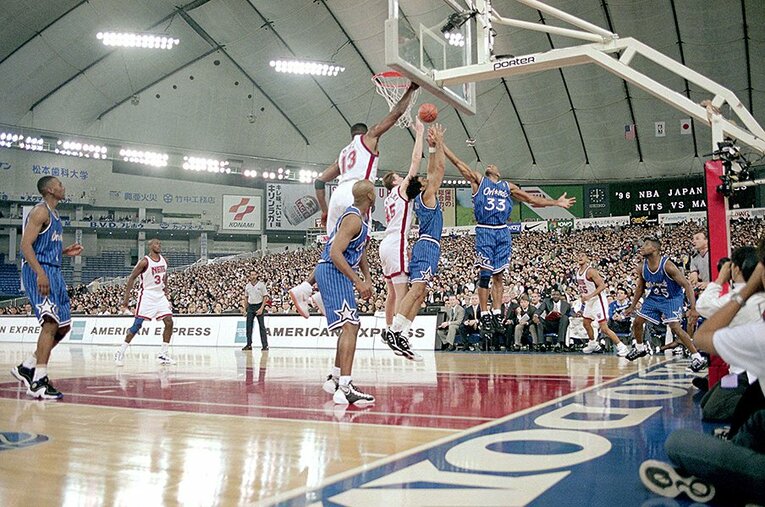 東京ドームで開催された1996年のNBAジャパンゲーム ／ photograph by NBA/Getty Images