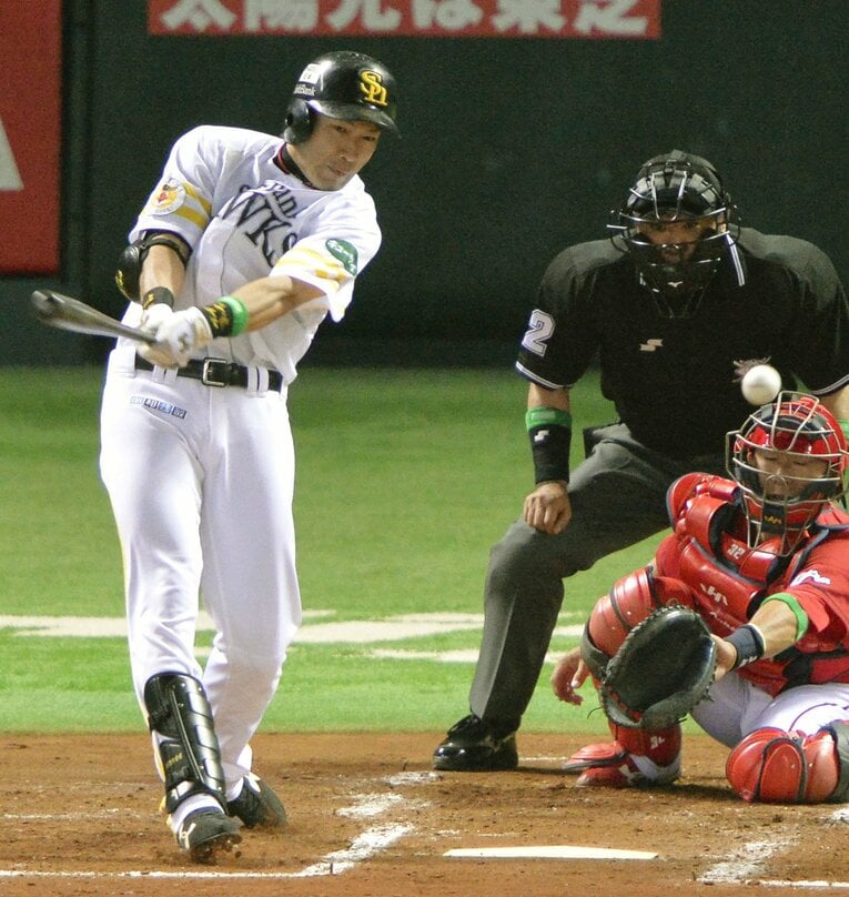 キャッチングなど捕手としての技術の高さは誰もが認めるところだった　©KYODO