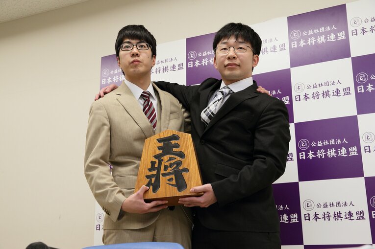 忍者の愛称で親しまれている服部慎一郎四段と　©Shigeki Yamamoto