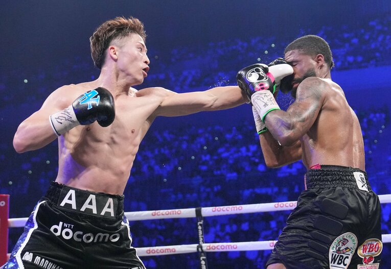 的確にフルトンの顔面をとらえる井上尚弥のジャブ　©Naoki Fukuda