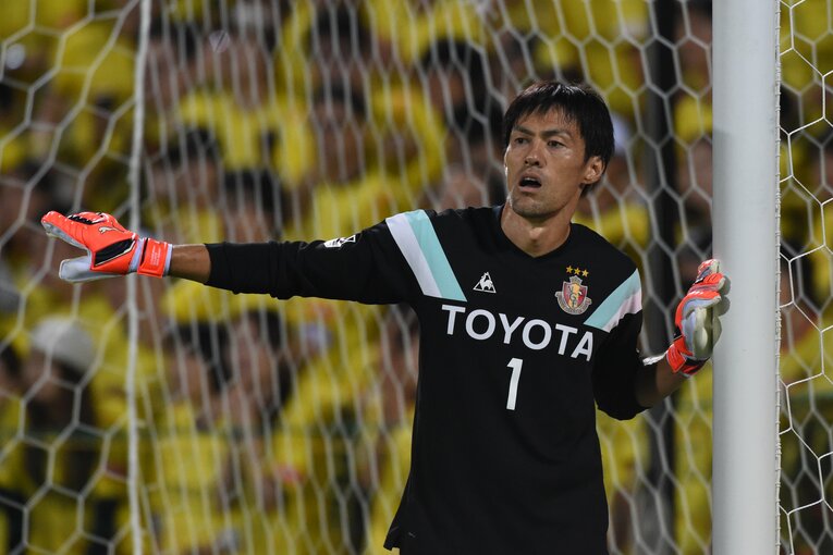 壁の作り方を指示する楢崎正剛（2015年）©Etsuo Hara/Getty Images