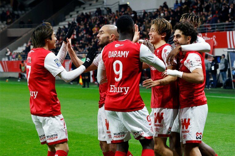 アジア杯日本代表・伊東純也と中村敬斗の“フランスで愛される日常”…日本語で「あなたは私のお気に入り」アジア杯でも期待の両ウイングを撮った(14)