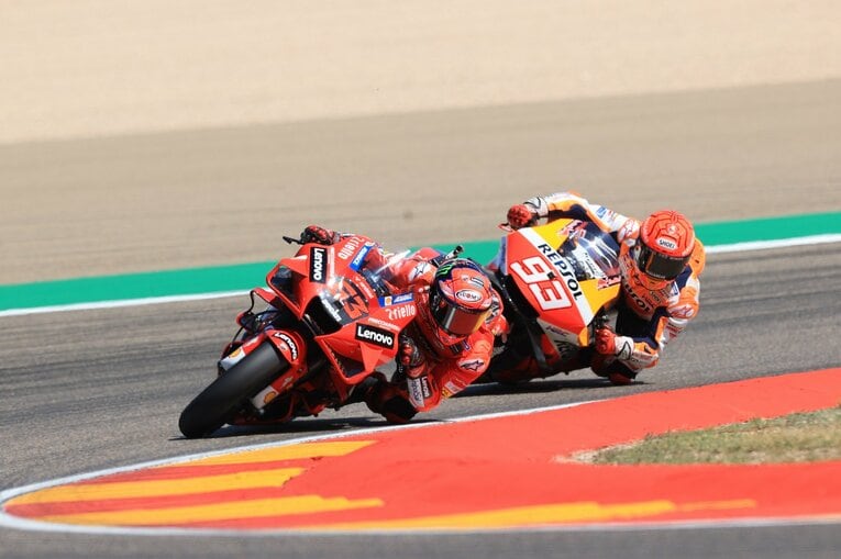 photograph by Satoshi Endo