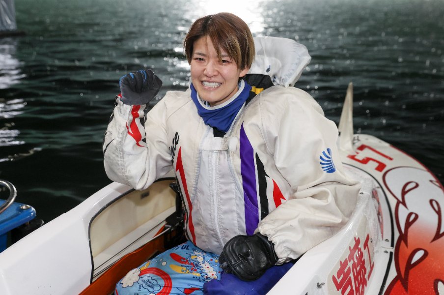 「圧倒的に男子が強い」ボートレース界で遠藤エミ“女子初のSG制覇”はどれほどの偉業なのか? 現役記者「運だけでは100%勝てない」<Number Web> photograph by Japan Motor Boat Racing Association
