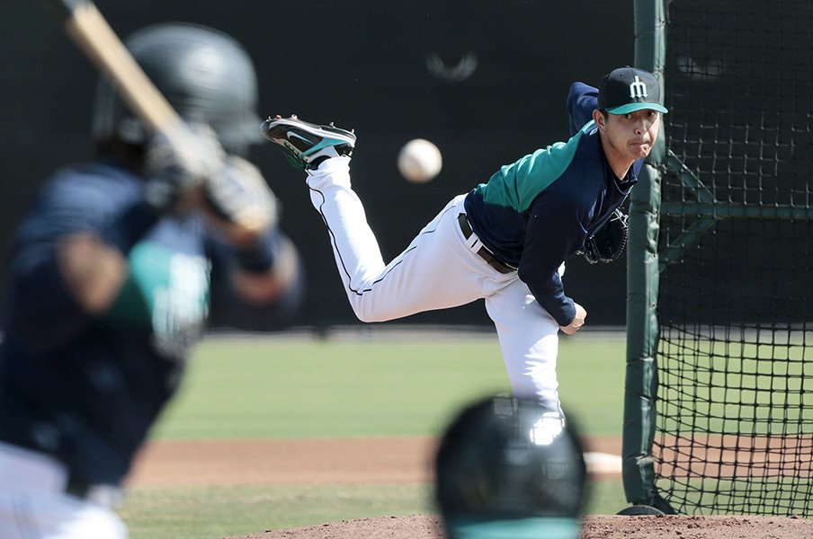 大谷翔平、岩隈久志らが要求される「ストロング・フィニッシュ」とは。<Number Web> photograph by Kyodo News