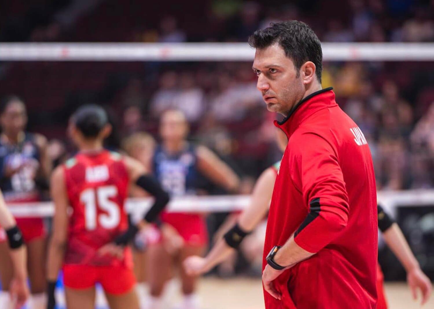 アクバシュ監督は林を説得していたという　©︎Volleyball World