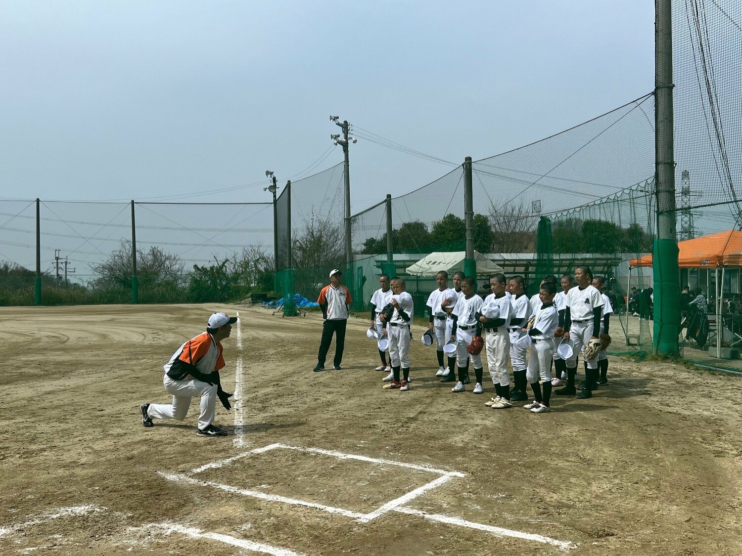 現在の生駒ボーイズのトレーニング風景。令和の時代でも丸刈りだ ©Takeshi Shimizu