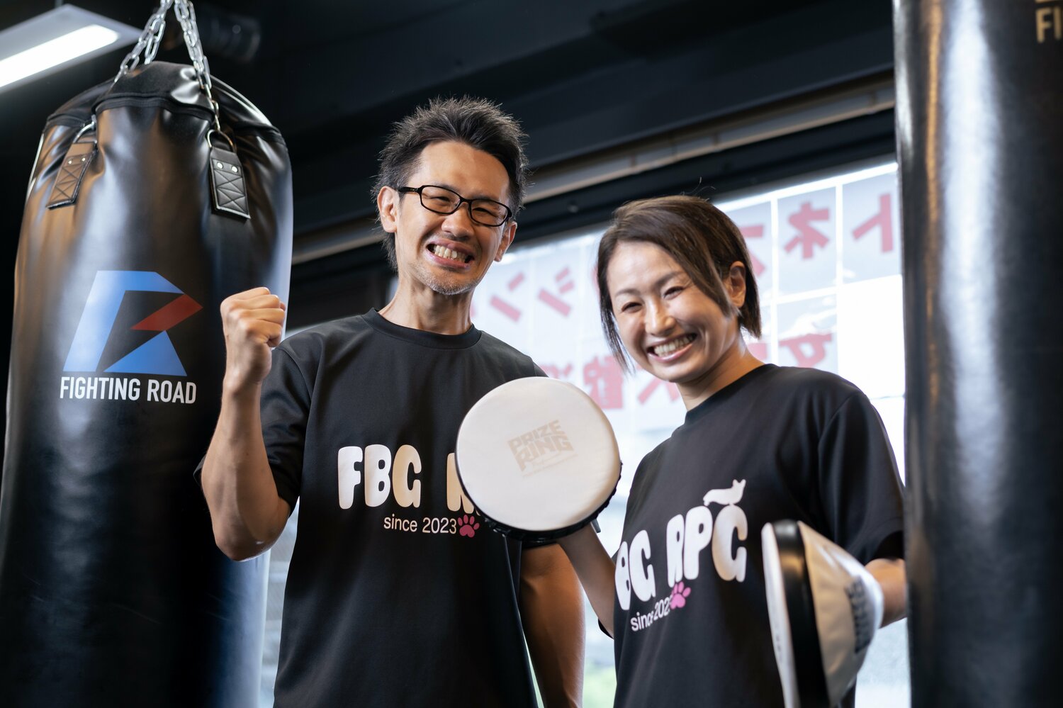 夫の梅津宏治と。梅津は元世界王者・田口良一のトレーナーも務めた ©Takuya Sugiyama