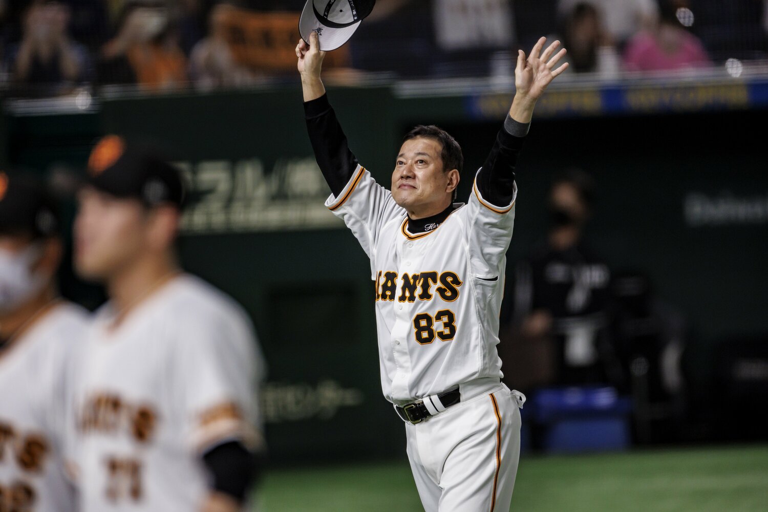 ファンの声援に応える巨人・原監督　©︎Kiichi Matsumoto