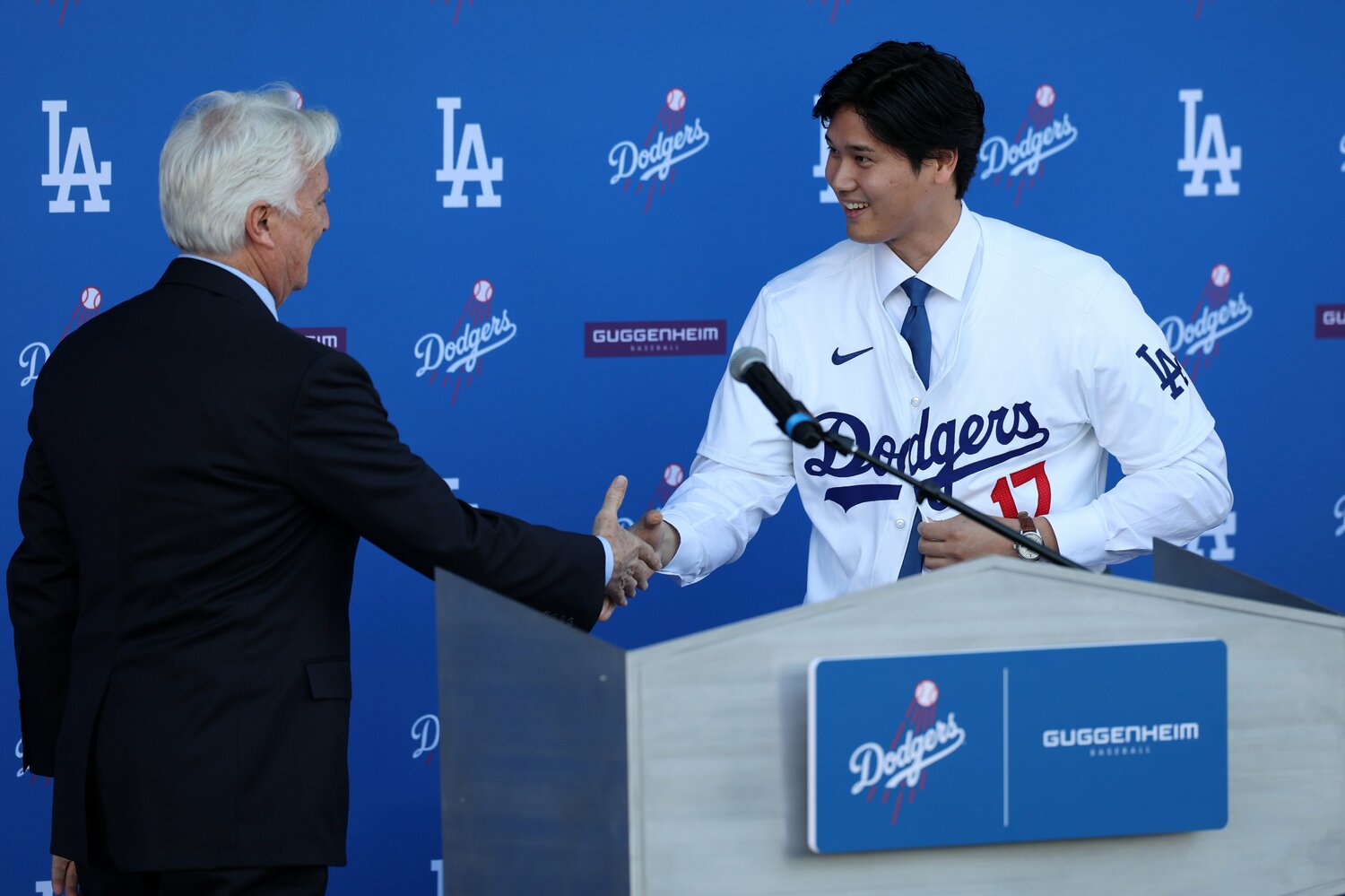 ドジャース入団会見での大谷翔平　©Getty Images