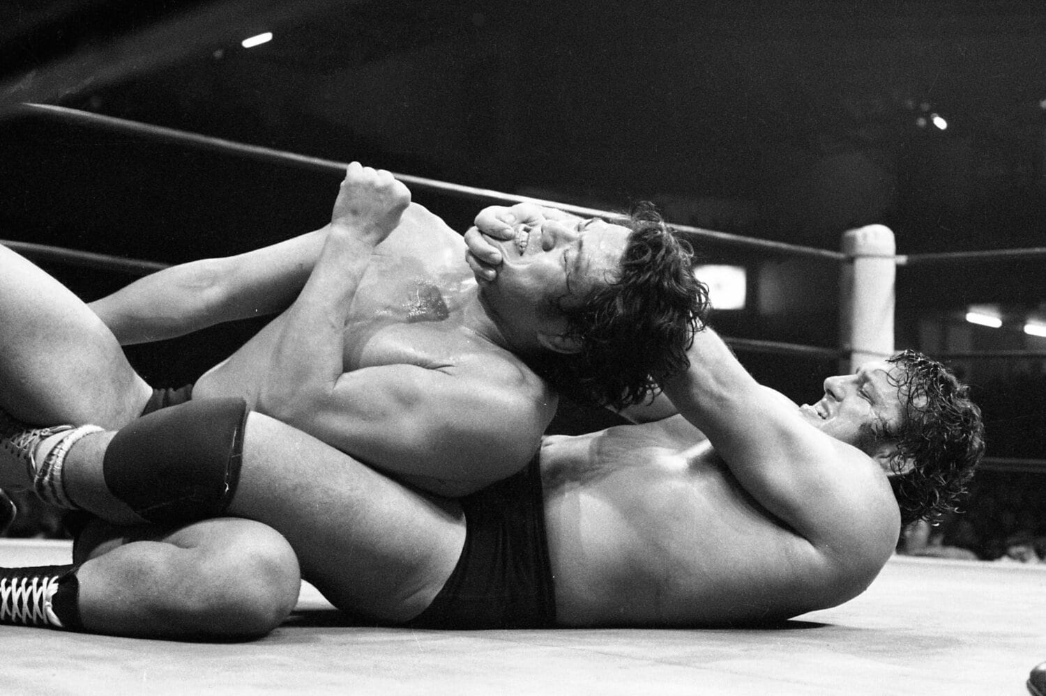 1975年に実現した猪木vsロビンソンの“奇跡の一戦”　©東京スポーツ新聞社