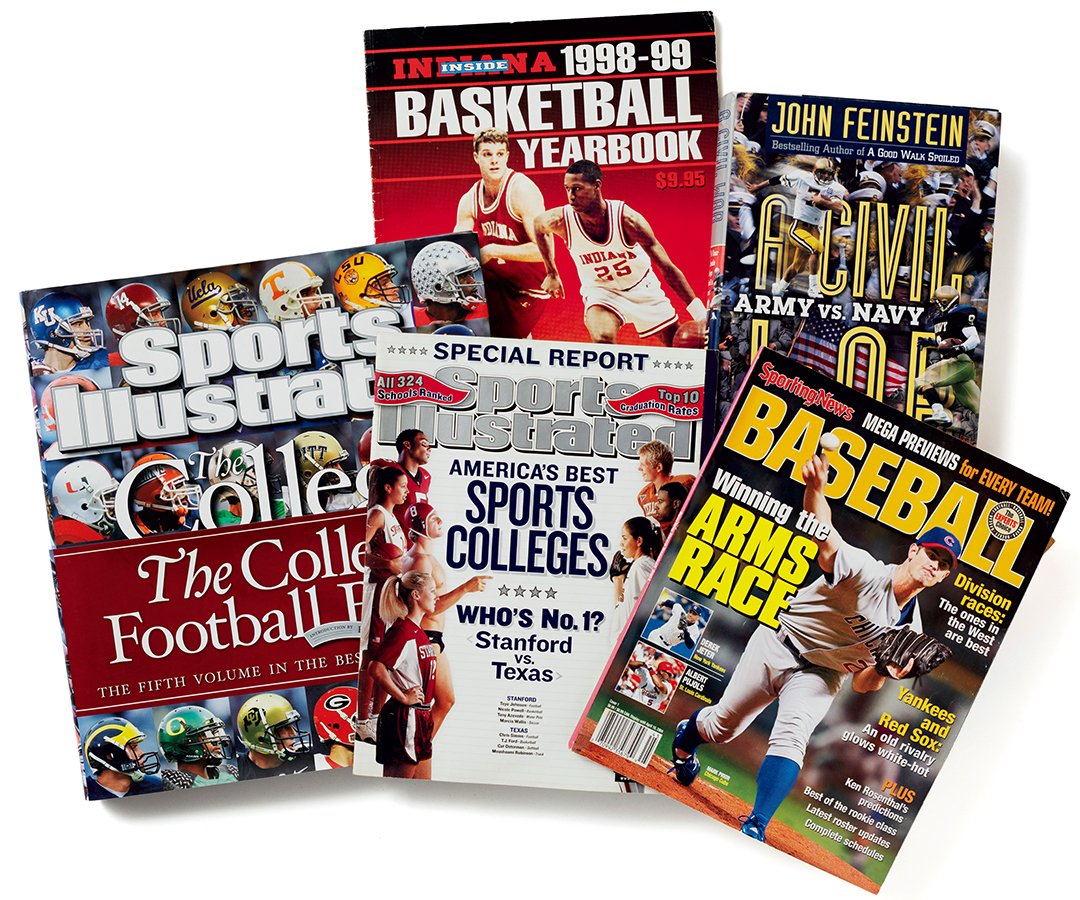 好きが高じて筆者が集めた雑誌、単行本、年鑑などの海外スポーツ本の数々。英語学習にも役立った Getty Images