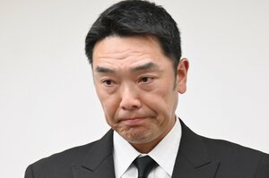 衝撃の逮捕から一夜で涙の会見…巨人・阿部慎之助監督の辞任は”重すぎる処分”だったのか？「監督を続けることは許されないと考えました」