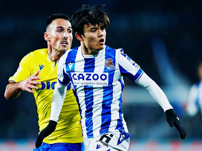 「久保建英と名手シルバの相性が抜群」な決定的瞬間…“90＋11分フル出場”を撮って感じるソシエダ監督の「クボへの高い信頼」＜Number Web＞ photograph by Daisuke Nakashima