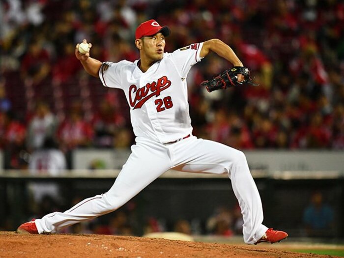 カープ“谷間の世代”の象徴として。中田廉と一岡竜司、中継ぎの本望。＜Number Web＞ photograph by Hideki Sugiyama