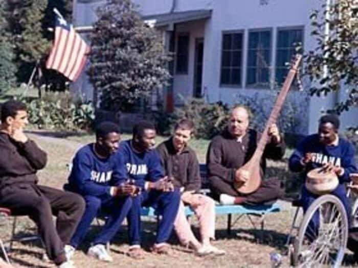 『ふたつの東京五輪』　第5回 「選手村で世界と出会う（2）」＜Number Web＞ photograph by PHOTO KISHIMOTO