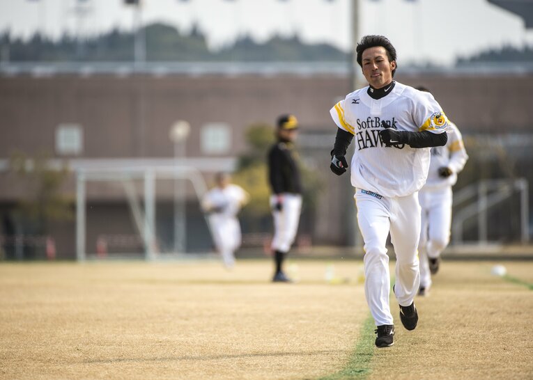 ソフトバンク時代の島袋洋奨。2015年の宮崎春季キャンプで（5枚目／全5枚）©Takuya Sugiyama